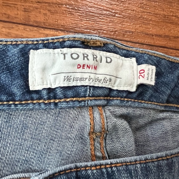 Torrid Boyfriend Denim shorts sz 20 - Picture 4 of 7